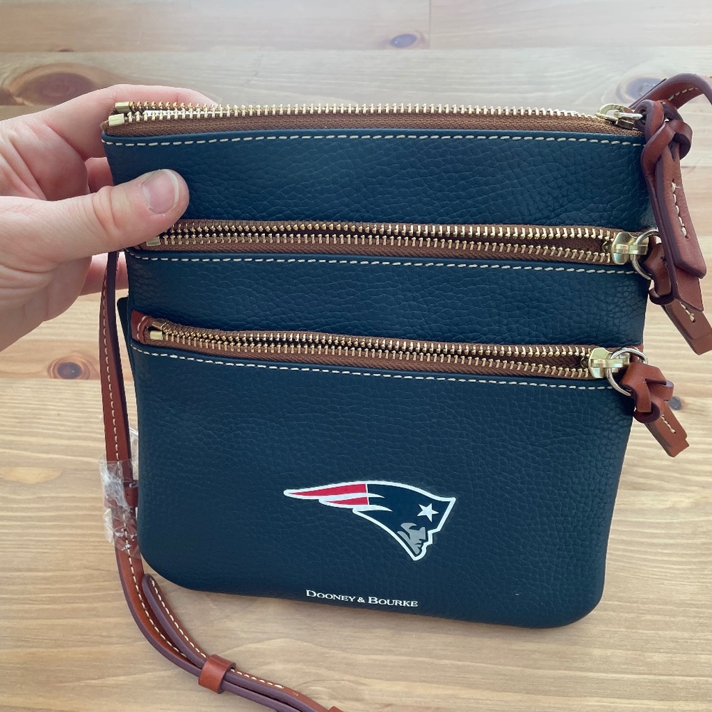 Brand New!! Women's Dooney & Bourke Genuine Leather Triple-Zip Core Crossbody